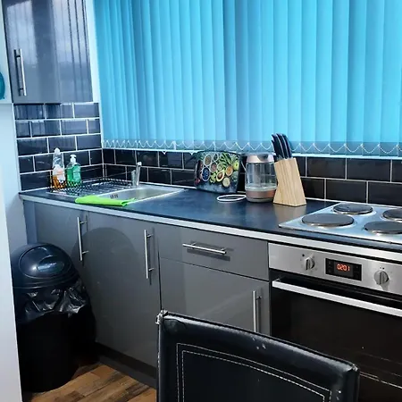 *lovely Modern Close To Centre* Apartment